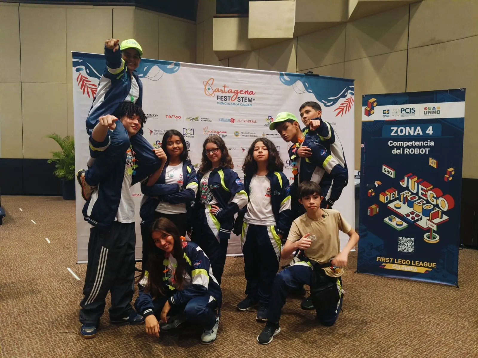 Equipo de ScienceBot en la final nacional FIRST LEGO League en Cartagena